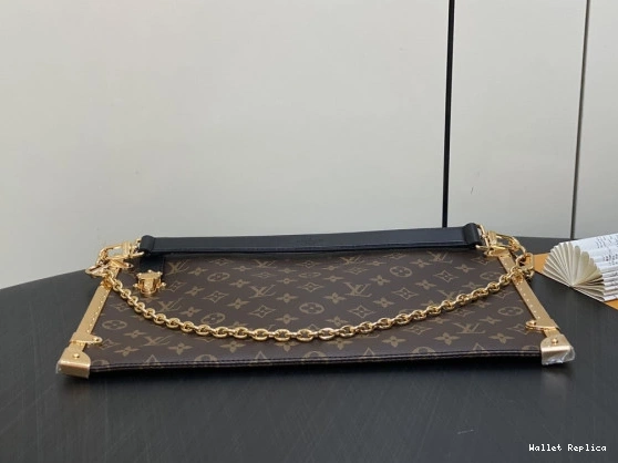 Affordable VUITTON Lucky LOUIS Trunk 0822